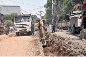 Construction crews are hard at work laying sewerage pipelines with the help of heavy machinery as part of the Kutchery Road Development Plan. .