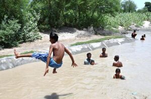 Youngsters jumping and bathing in Khesana Mori Canal to get some relief from scorching hot weather in the city.
