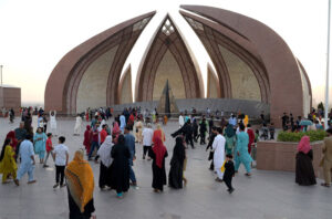 A large number of people visiting National Monument to spend the 3rd day of Eidul Azha festive in the city