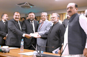Law Minister, Azam Nazeer Tarar addressing the Cheque distribution ceremony at Punjab Bar Council