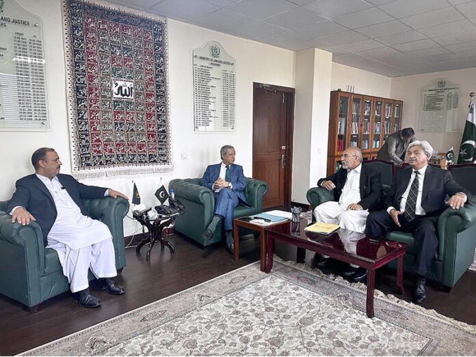 A delegation of Lawyers from Khyber Pakhtunkhwah Bar Council calls upon Minister for Law and Justice Azam Nazeer Tarar