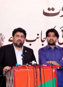 Governor of Sindh Kamran Tassori Addressing to families of Peratabad tragedy at Hasrat Mohani Library.