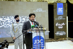 Sindh Governor, Kamran Tessori distributes cheques to families of Paratabad tragedy at a local hall