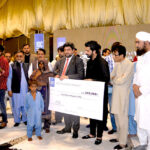 Sindh Governor, Kamran Tessori distributes cheques to families of Paratabad tragedy at a local hall