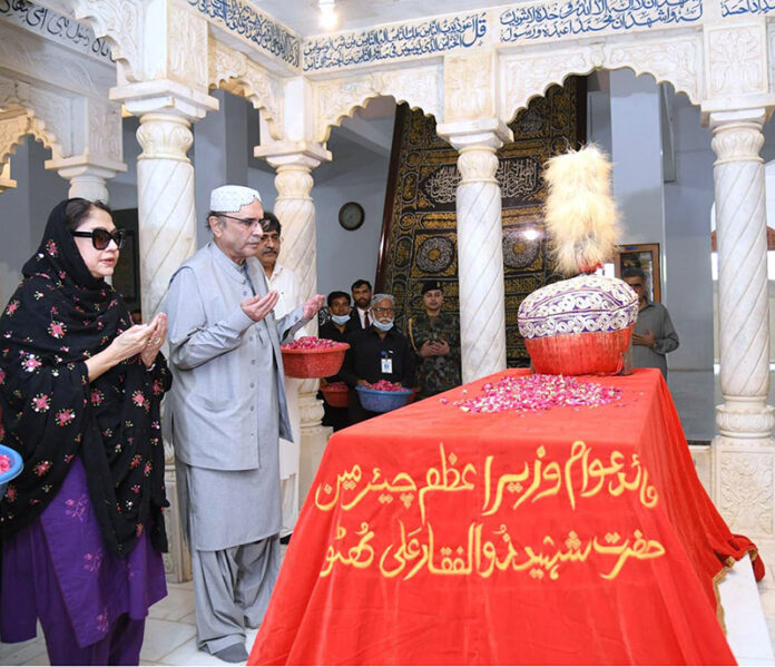 President Asif Ali Zardari offering Fateha over the grave of Shaheed Zulfiqar Ali Bhutto, in Garhi Khuda Baksh Bhutto