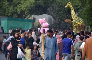 A large number of families arrive to spend their holiday at Lahore Zoo in Provincial Capital.