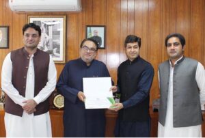 Hussain Muhammad, Consul General of Pakistan Consulate Dubai honored Khalid Hussain Chaudry, President Pakistan Social Centre Sharjah (PSCS) along with his team members with appreciation certificates for serving Pakistani community in UAE during the recent rains