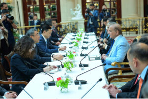 Prime Minister Muhammad Shehbaz Sharif along with Pakistani delegation meets Chairman Huawei Mr. Liang Hua.