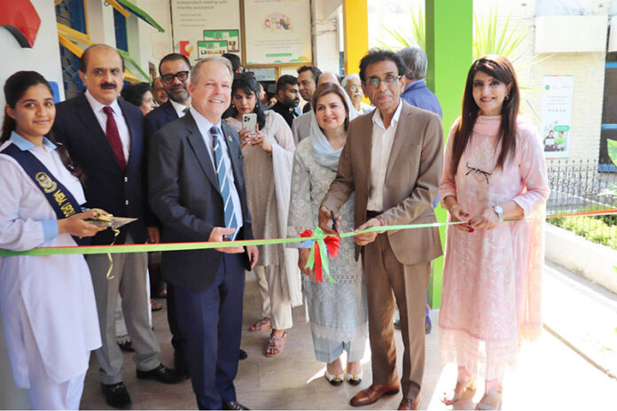Minister for Federal Education and Professional Training, Dr. Khalid Maqbool Siddiqui inaugurates a Tech-Ed Centre of Excellence established in collaboration with Google at IMCG, F-6/2