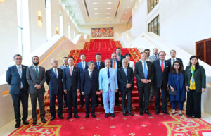 Prime Minister Muhammad Shehbaz Sharif in a group photo with Chairman Huawei Mr Liang Hua and Pakistani delegation