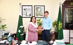 Coordinator to Prime Minister on Climate Change, Romina Khurshid Alam presenting a souvenir of National Wildlife Species of Pakistan to Second Secretary Development, Canadian High Commission, Lukas van Arragon who called on her.