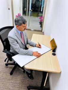 H.E. Riaz Sheikh, Consul General of Pakistan in Hong Kong (SAR) called on TSANG Chin Kwong, Harry, the Director of Protocol (HKSAR).