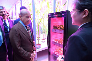 Prime Minister Muhammad Shehbaz Sharif visits Plant Production Factory in Yangling Agricultural Demonstration Base.