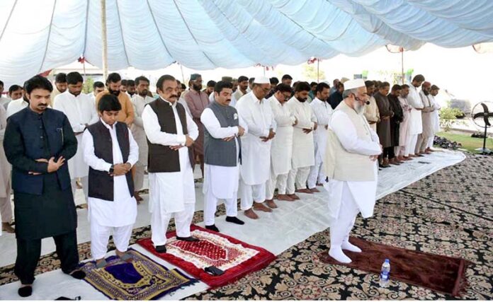Federal Minister for Inter-Provincial Coordination/Advisor to PM Rana Sanaullah Khan offering Eidul Azha prayers at his public secretariat