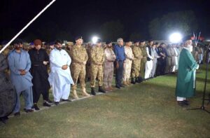 Federal Minister for Interior and Anti-Narcotics Mohsin Naqvi paying homage to ANF martyrs.