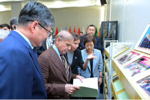 Prime Minister Muhammad Shehbaz Sharif and the Pakistani delegation visiting different sections of Yangling Agricultural Demonstration Base.