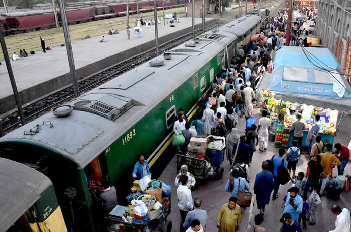 People arriving at railway station, departing to their hometowns to spend Eid ul Azha holidays with their loved ones People arriving at railway station, departing to their hometowns to spend Eid ul Azha holidays with their loved ones