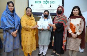 VC SBBWU Prof. Dr. Safia Ahmed giving cash prize and certificate to position holder student during celebrated the Green Expo-2024.
