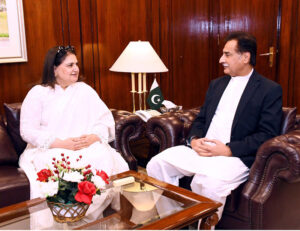 Chairperson BISP, Mrs. Rubina Khalid discusses ongoing initiatives of Benazir Income Support Programme with Speaker National Assembly Sardar Ayaz Sadiq during a meeting.