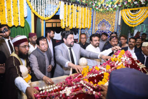Sindh Governor, Kamran Khan Tessori puts on Chadar on the grave of Abdullah Shah Ghazi on his 1294th annual Urs celebrations.