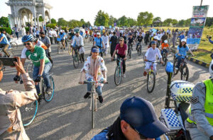 A large number of people participating in bicycle rally on the eve of observing the International Day against Drug Abuse and Illicit Trafficking, organized by Anti Narcotic Force at F-9 Park.
