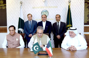 Secretary of the Ministry of Economic Affairs, Dr. Kazim Niaz and Lt. Gen. (Retd.) Sajjad Ghani, Chairman of WAPDA, signs the Subsidiary Loan Agreement (SLA) amounting to US$ 25 million for the Mohmand Dam Hydropower Project. The Ambassador of Kuwait in Pakistan, Nassar Abdulrahman Jasser Al. Mutairi witnessing the signing ceremony