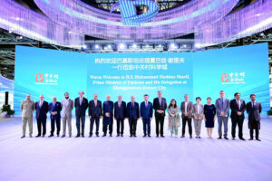 Prime Minister Muhammad Shehbaz Sharif in a group photo with the management of Zhongguancun Science Park.