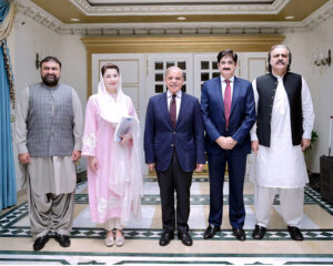 Prime Minister Muhammad Shehbaz Sharif in a group photo with the Chief Ministers of all four provinces prior to the meeting of National Economic Council
