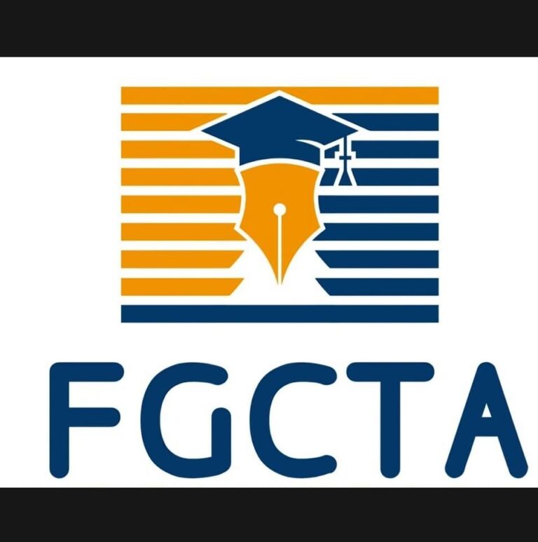  Lady Health Worker administering polio drops Associated Press Of Pakistan