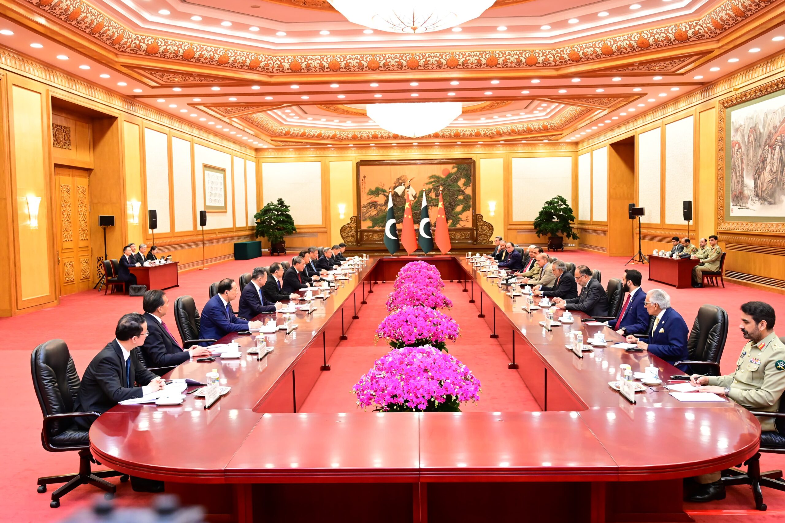 Pakistan, China resolve to protect CPEC from detractors; ensure projects' timely completion