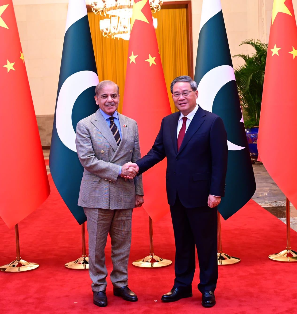 Pakistan, China resolve to protect CPEC from detractors; ensure projects' timely completion