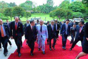 PM invites Huawei to invest in Pakistan's safe city, taxation, e-governance sectors