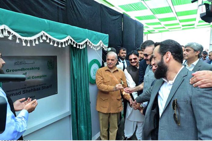 Prime Minister Muhammad Shehbaz Sharif unveiling a plaque during the groundbreaking of Jinnah Medical Complex
