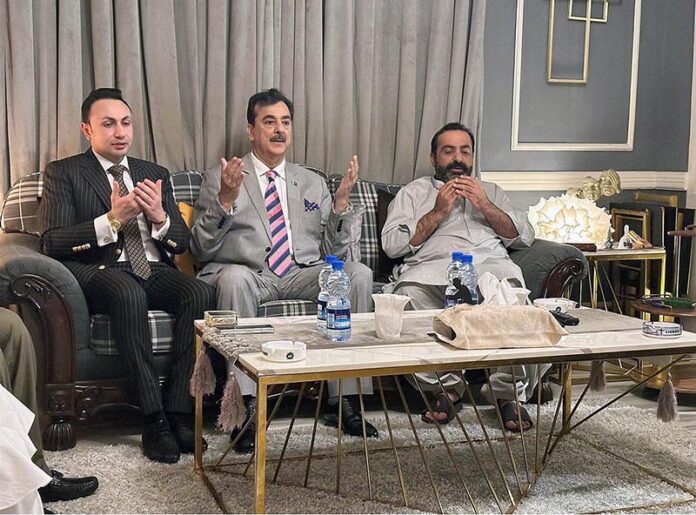 Chairman Senate Syed Yusuf Raza Gilani is reciting Fatiha on the death of Nawab Abdul Zahir Kasi, father of Nawabzada Umar Farooq Kasi
