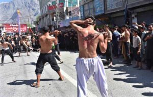 Mourners oozing themselves with knives and chain during the procession on 08th Muharram-ul-Harram at main Bazaar.