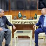Federal Minister for Interior Mohsin Naqvi presenting a souvenir to the Deputy Speaker of New York Assembly Philip Ramos