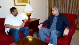 Federal Minister for Interior and Narcotics Control Mohsin Naqvi shaking hands with Sri Lankan High Commissioner Admiral (R) Ravindra Chandrasiri Wijegunaratne.
