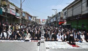 A large number of mourners offering Zuhar prayers during the procession on 10th of the Holy Month of Muharramul Harram. Muharram is the mourning month in remembrance of the Shahadat of Hazrat Imam Hussain (RA), the Grandson of the Holy Prophet Mohammad (PBUH).