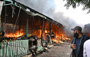 Firefighters struggling extinguish fire as hundreds of stalls in weekly bazaar in H-9 sector reduced to ashes as a horrific fire erupted this morning. According to CDA as many as 300 stalls burnt to ashes in the incident. Luckily no causalities reported in the incident