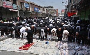 A large number of mourners offering Zuhar prayers during the procession on 10th of the Holy Month of Muharramul Harram. Muharram is the mourning month in remembrance of the Shahadat of Hazrat Imam Hussain (RA), the Grandson of the Holy Prophet Mohammad (PBUH).