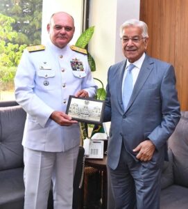 Federal Minister for Defence, Khawaja Muhammad Asif presenting a souvenir to Admiral Andre Luiz Silva Lima De Santana Mendes, Chief of Naval Staff of Brazilian Armed Forces.