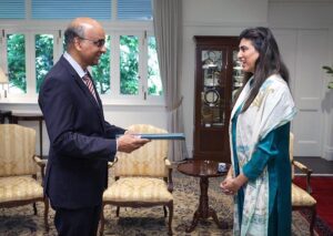 High Commissioner Rabia Shafiq presenting her credentials to President Tharman Shanmugaratnam at the President's Office.