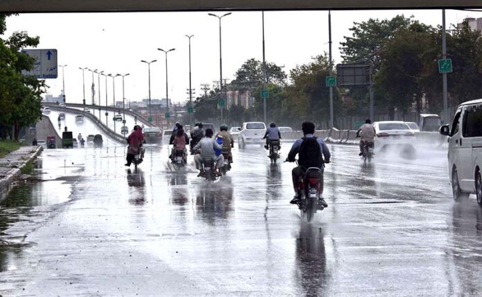 Vehicles on the way at Airport Road during rain that experienced the Twin Cities