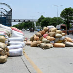 Driver unload goods from the truck after a mechanical breakdown at Expressway