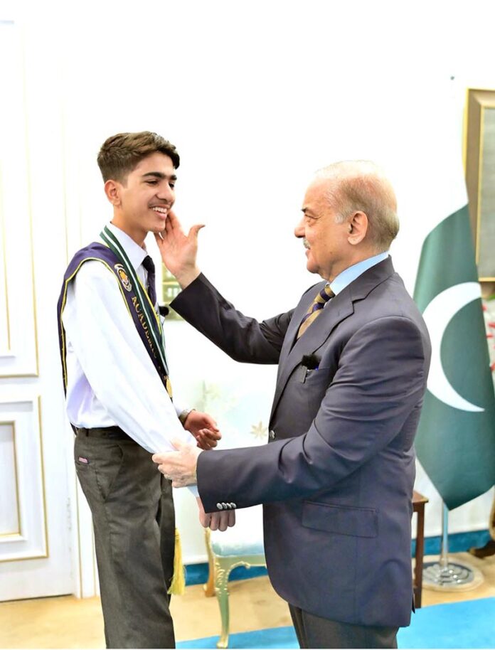 Prime Minister Muhammad Shehbaz Sharif meets Ayan Kashif and his family. Ayan Kashif is a student of Daanish School and he secured the first position in the annual exams of Intermediate and Secondary Education Lahore