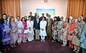 Federal Secretary for Education and Professional Training Mohyuddin Ahmad Wani in a group photograph with principals during closing ceremony of Summer Fiesta-2024 at IMCG F-7/2