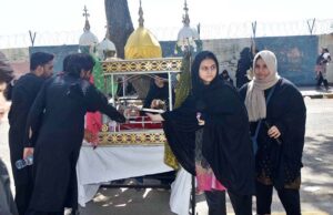 Volunteers offering drink to mourners during main procession on 9th Muharramul Haram at G-6. Muharramul Harram known as the first month of the Islamic calendar and the mourning month in remembrance of the martyrdom (Shahadat) of Hazrat Imam Hussain (RA), the grandson of the Holy Prophet Mohammad (PBUH).