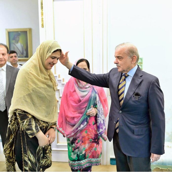 Prime Minister Muhammad Shehbaz Sharif meets Ayan Kashif and his family. Ayan Kashif is a student of Daanish School and he secured the first position in the annual exams of Intermediate and Secondary Education Lahore