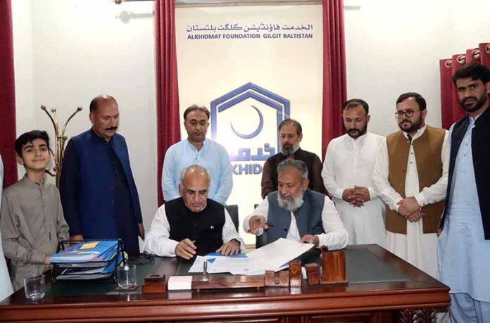 VC Karakoram International University Attaullah Shah and President Al Khadmat Foundation Faridullah Khan signing MoU between KIU and Al Khadmat Foundation
