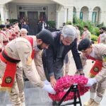 Federal Minister for Interior and Anti-Narcotics Mohsin Naqvi laying floral wreath at the Yadgar-e-Shuhada in ANF Headquarters